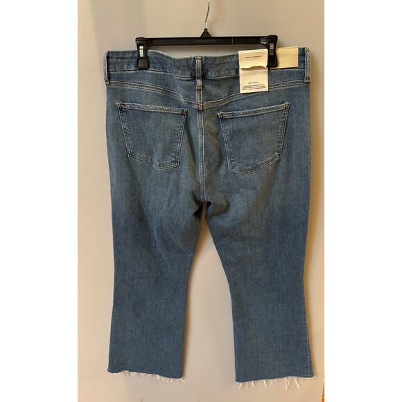 CITIZENS OF HUMANITY
Isola Cropped Boot raw hem size 32 (New) - Picture 1 of 6